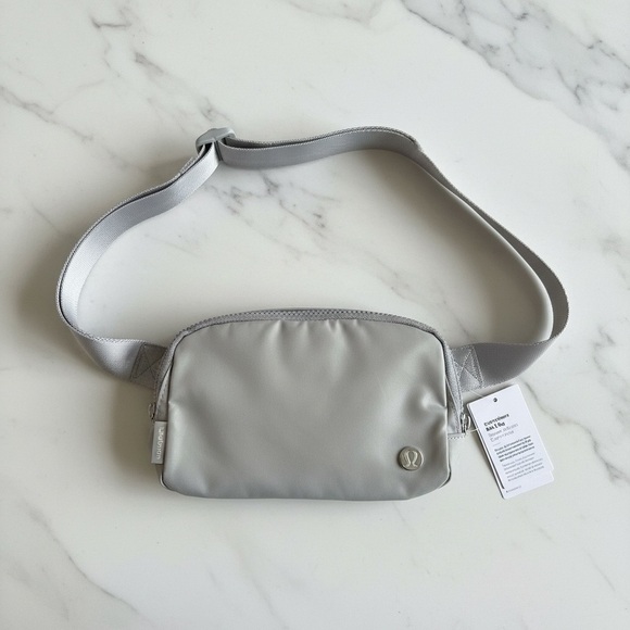Lulu-Lemon Accessories - Lulu-Lemon Gray Pouch